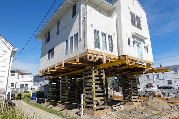 A team of professionals using specialized equipment to raise a house in Delta, preparing it for elevation and renovation